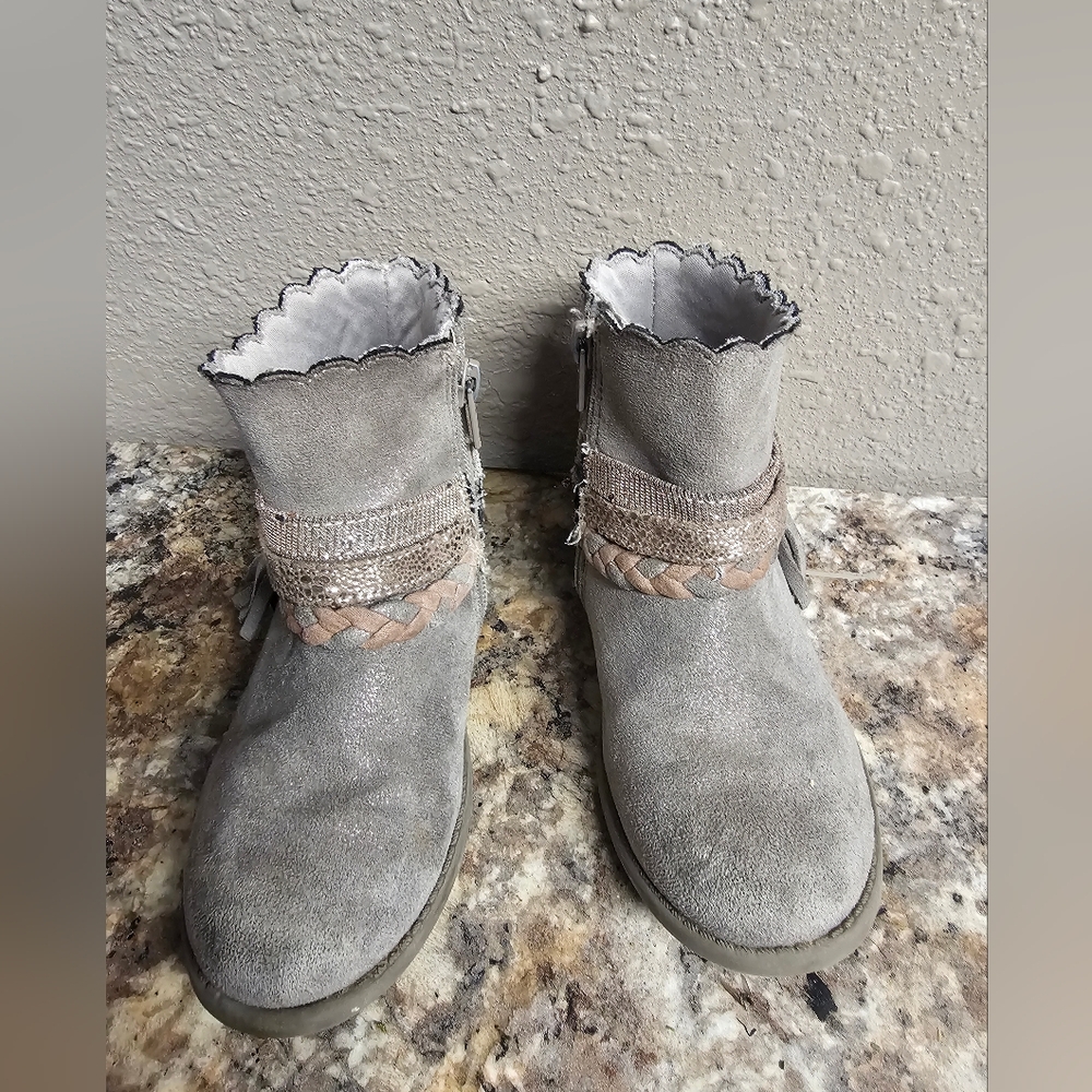 Crown Vintage Suede Scallop Ankle Boots with Braided Accent *Little Girl SIZE 12 - Picture 3 of 8